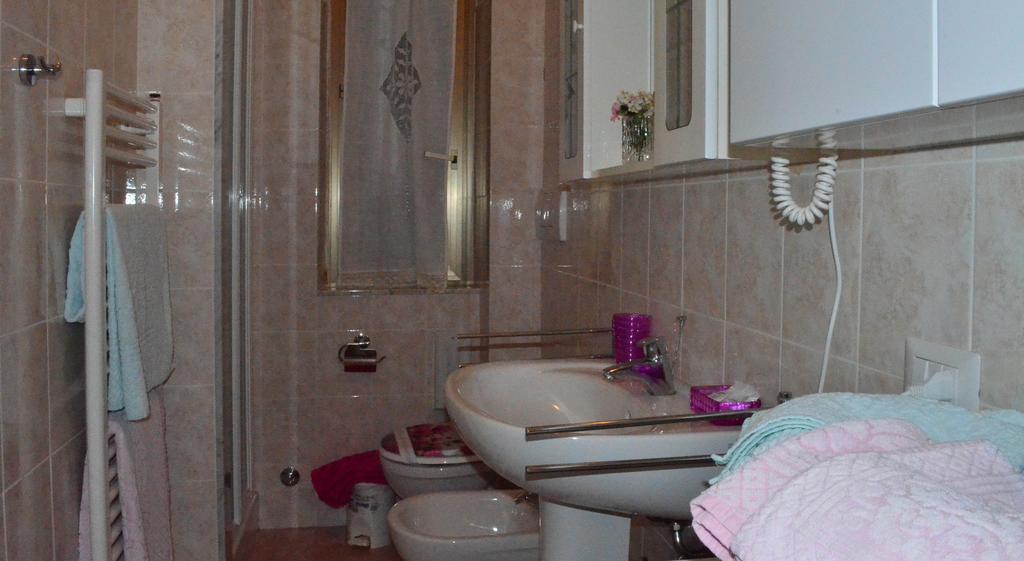 La Casa Delle Rose Room With Air Conditioning 斯培西亚 外观 照片
