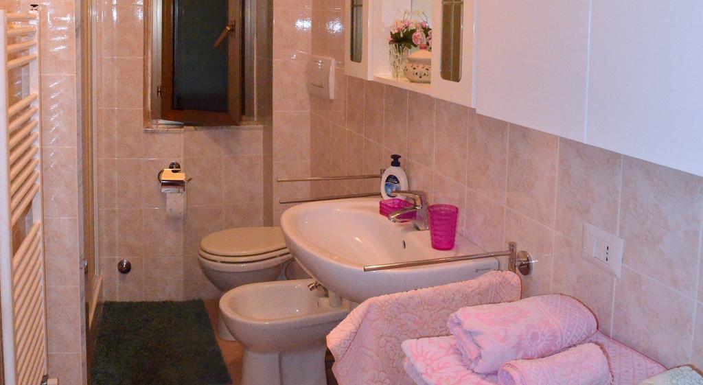 La Casa Delle Rose Room With Air Conditioning 斯培西亚 客房 照片