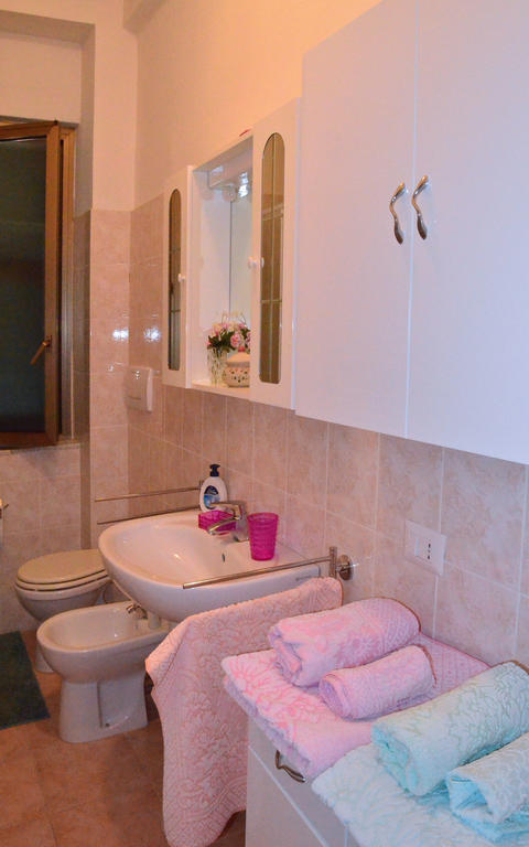La Casa Delle Rose Room With Air Conditioning 斯培西亚 客房 照片