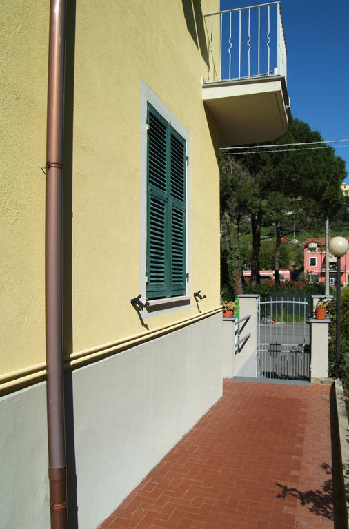 La Casa Delle Rose Room With Air Conditioning 斯培西亚 外观 照片