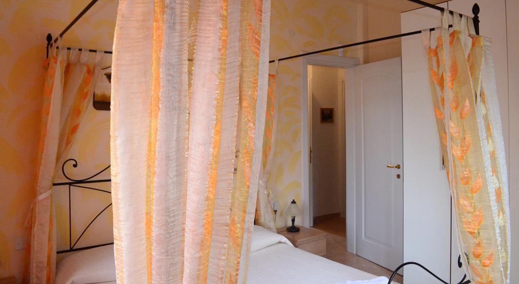 La Casa Delle Rose Room With Air Conditioning 斯培西亚 外观 照片