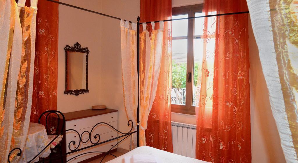 La Casa Delle Rose Room With Air Conditioning 斯培西亚 外观 照片